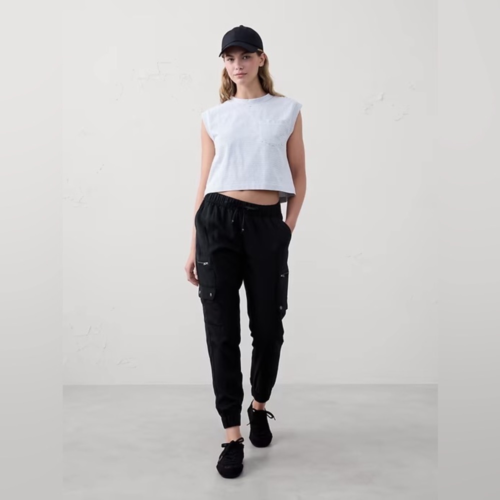 NWT! Banana Republic Black Tencel Soft Cargo Jogger Pant 🌵
